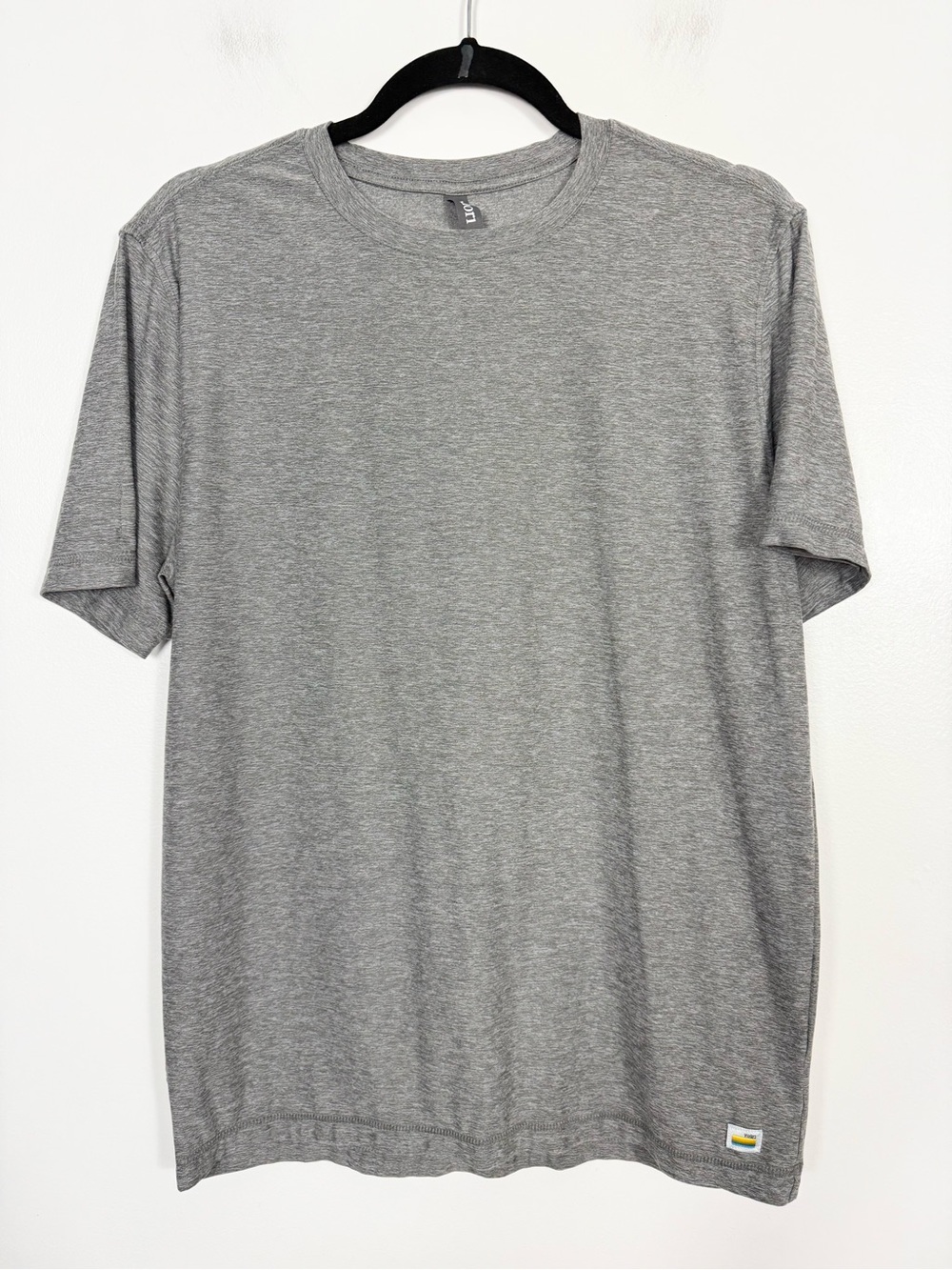 Vuori men’s Strato Tech Tee V126 medium